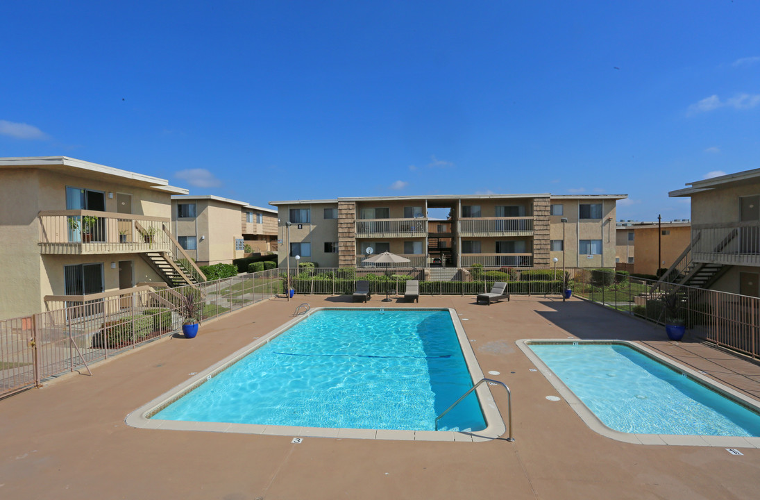 Hacienda Gardens in Rowland Heights, CA - Foto de edificio