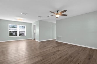 913 64th St W in Bradenton, FL - Building Photo - Building Photo