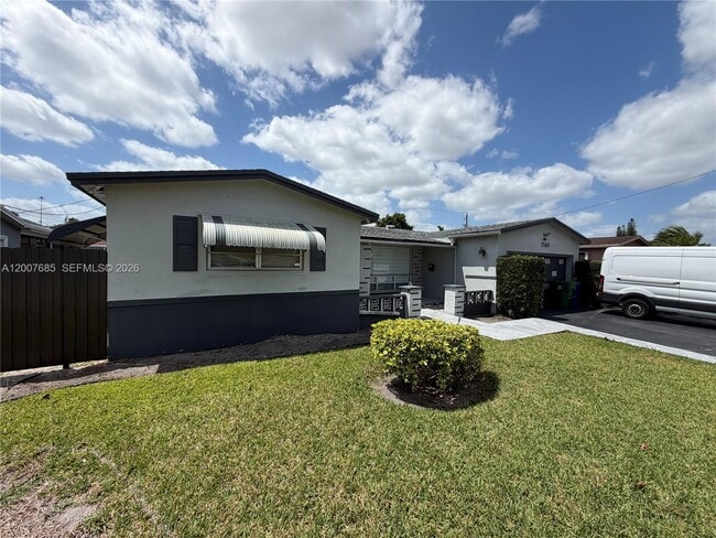 7140 Grandview Blvd in Miramar, FL - Building Photo - Building Photo