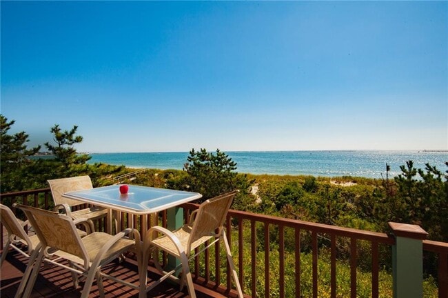 180 Sand Hill Cove Rd in Narragansett, RI - Building Photo - Building Photo
