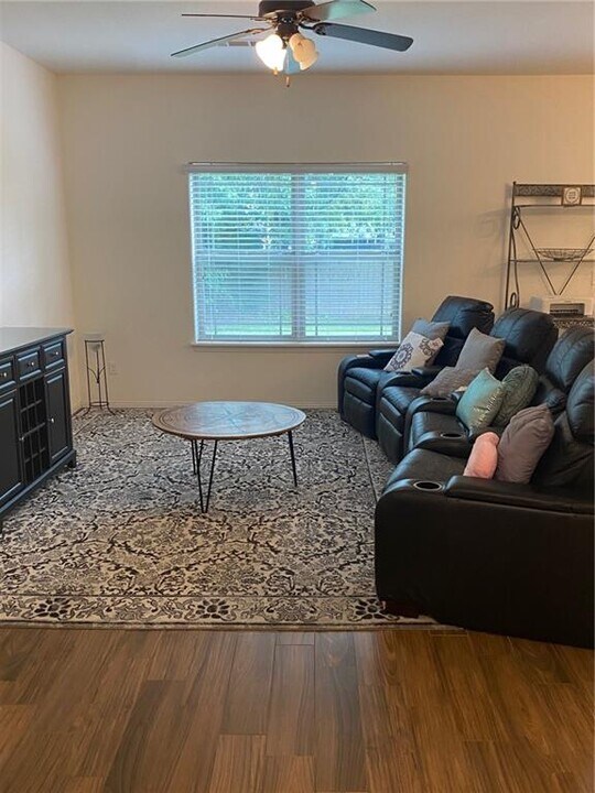 1299 N Sicily Ln in Fayetteville, AR - Building Photo