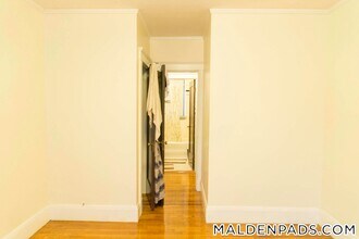 349 Pleasant St in Malden, MA - Foto de edificio - Building Photo