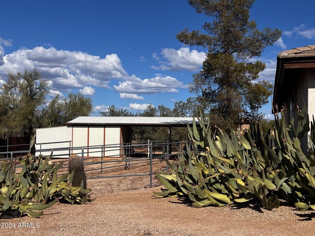 4728 E Ron Rico Rd in Cave Creek, AZ - Foto de edificio - Building Photo