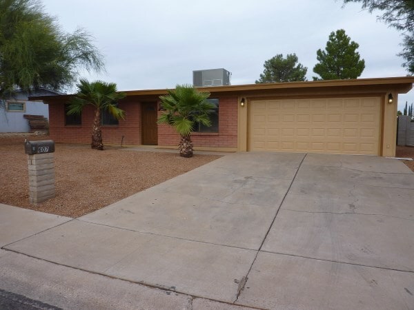 property at 607 N De Medici Pl