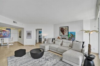 21205 Yacht Club Dr in Aventura, FL - Building Photo - Building Photo