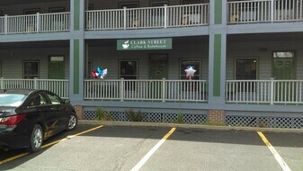 325 S Clark St in North Utica, IL - Building Photo