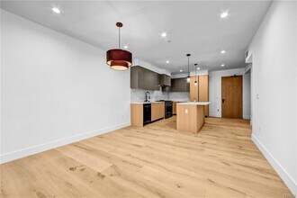 10352 Riverside Dr in Los Angeles, CA - Foto de edificio - Building Photo