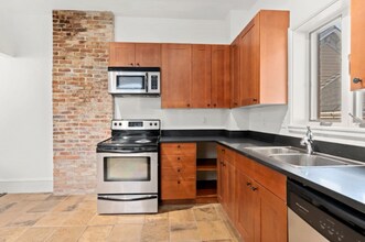 120 F St, Unit B in Boston, MA - Building Photo - Building Photo