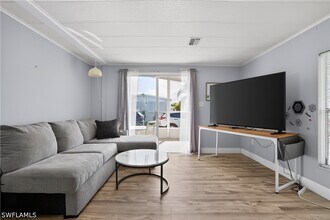 125 Kim Dr in Naples, FL - Building Photo - Building Photo