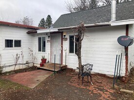 291 Washington St in Weaverville, CA - Building Photo