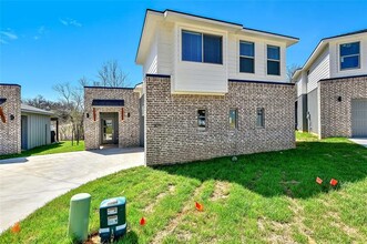 3060 W Crawford St in Denison, TX - Foto de edificio - Building Photo