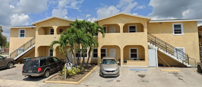 749 SW Avenue C, Unit 3 in Belle Glade, FL - Building Photo - Building Photo
