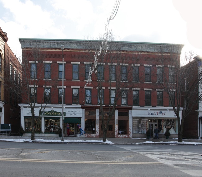 293 Main St in Great Barrington, MA - Building Photo - Building Photo