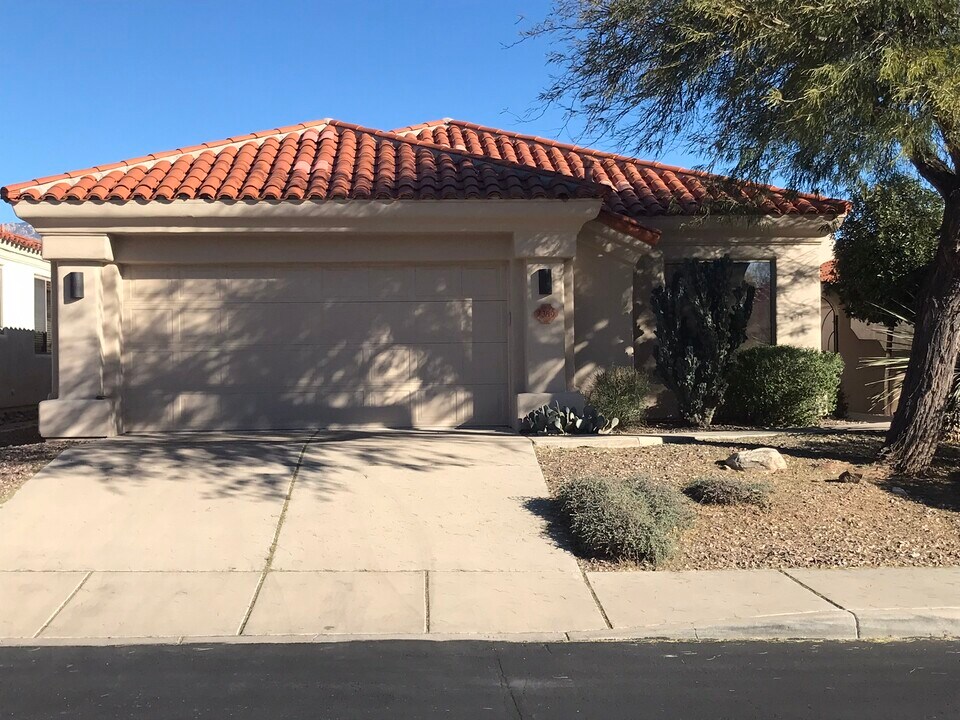 7389 E Vuelta Rancho Mesquite in Tucson, AZ - Building Photo