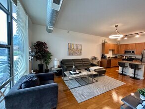 901 W Madison St in Chicago, IL - Building Photo - Building Photo