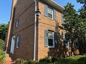 1037 N Pitt St in Alexandria, VA - Building Photo