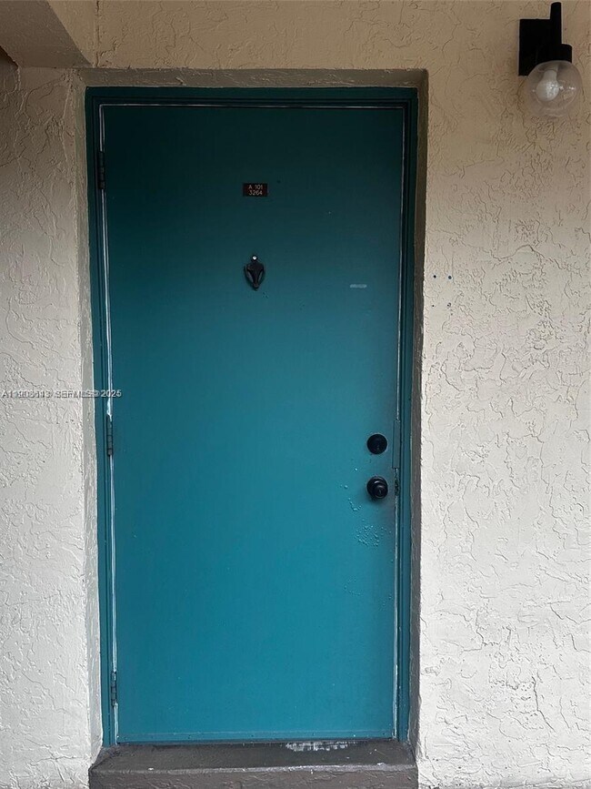 3264 NW 103rd Terrace in Coral Springs, FL - Building Photo - Building Photo