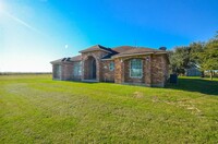 5575 Bollinger Rd in Sealy, TX - Foto de edificio - Building Photo