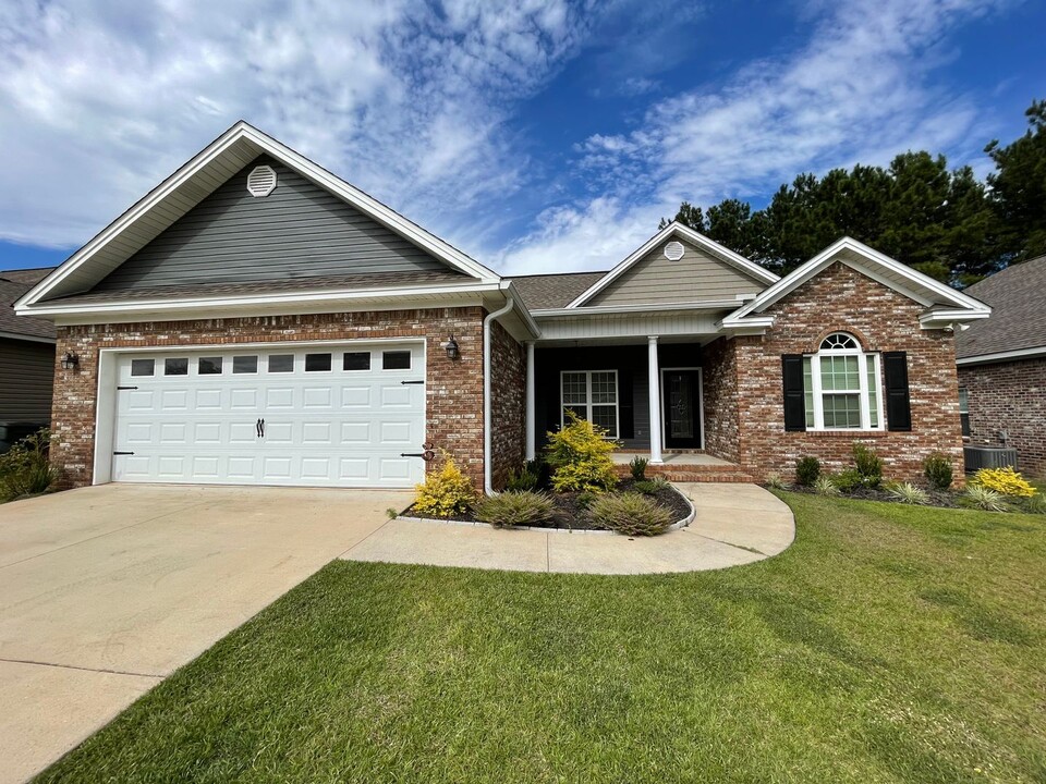 667 Valley Stream Dr in Enterprise, AL - Building Photo