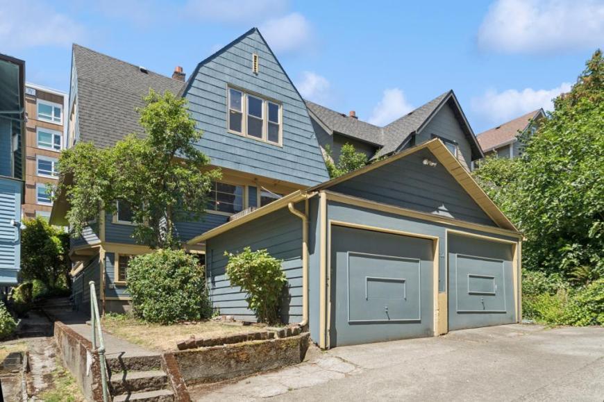 704 Warren Ave N in Seattle, WA - Building Photo