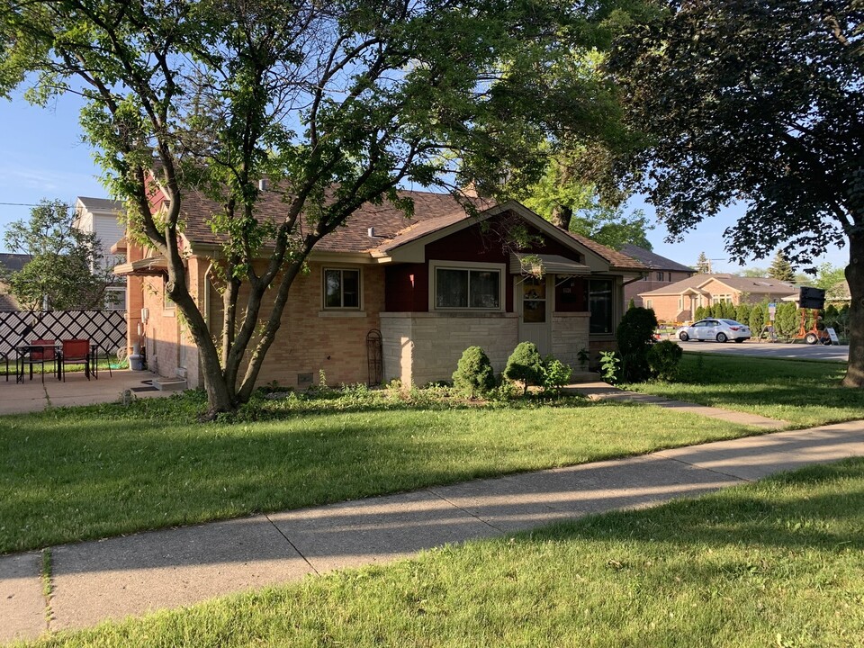 1720 S Cumberland Ave in Park Ridge, IL - Building Photo