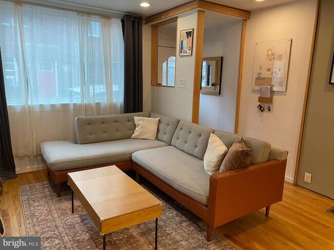 property at 1221 S Warnock St