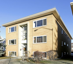 Mayfair Manor in Calgary, AB - Building Photo - Building Photo