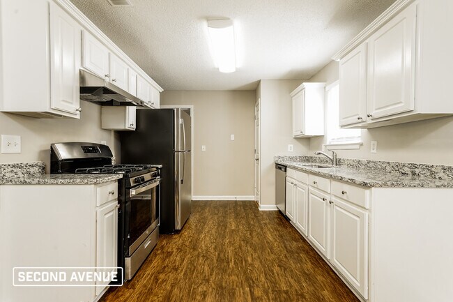 10784 Knotty Pine Pl in Hampton, GA - Foto de edificio - Building Photo