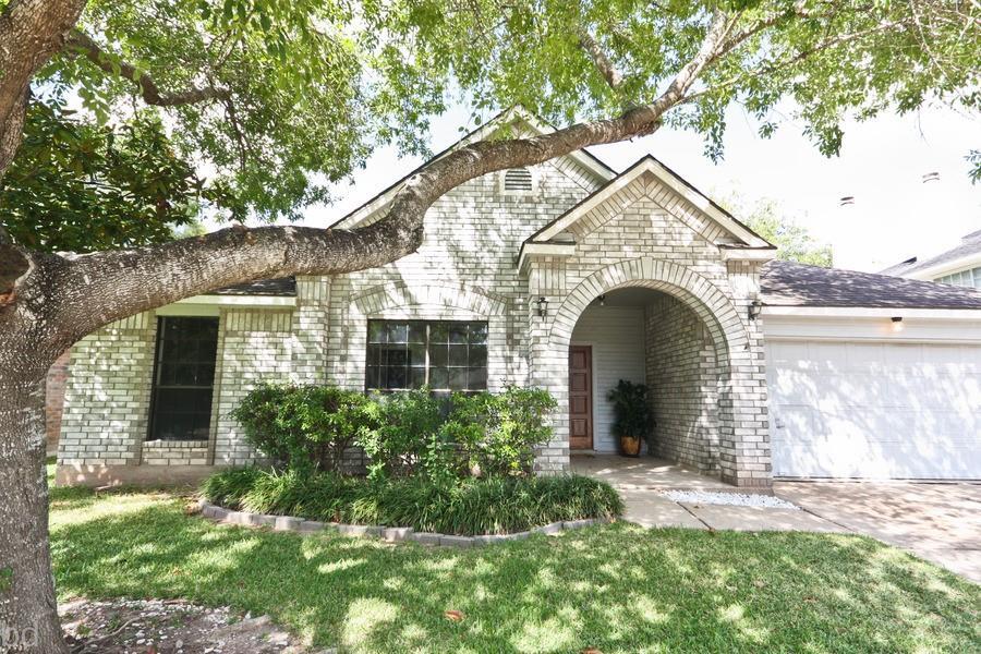 2406 Old Dixie Dr in Richmond, TX - Building Photo