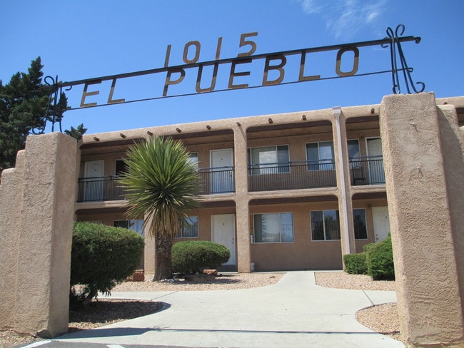 El Pueblo Apartments in Albuquerque, NM - Foto de edificio - Building Photo