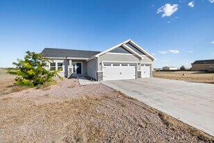 1086 N Purcell Blvd in Pueblo West, CO - Building Photo