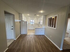 6025 71st St in Lubbock, TX - Building Photo - Building Photo