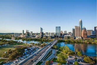 216 Barton Springs Rd in Austin, TX - Building Photo - Building Photo