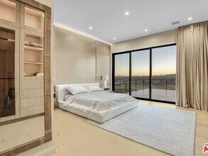 22570 S Summit Ridge Cir in Los Angeles, CA - Foto de edificio - Building Photo