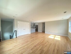 105 Feronia Wy in Rutherford, NJ - Building Photo - Building Photo