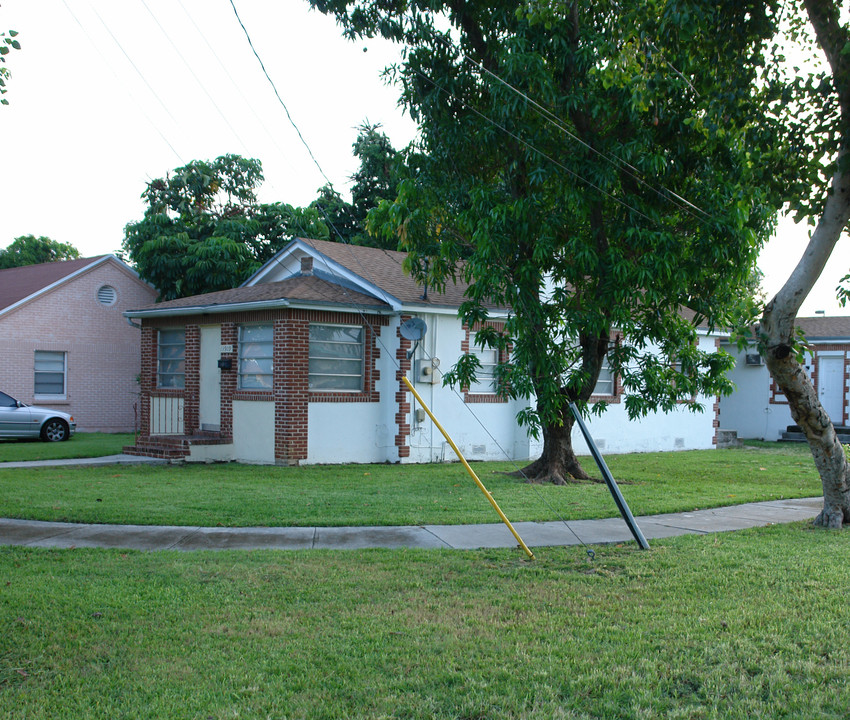 13909 NE 20th Pl in Miami, FL - Building Photo