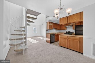 6903 Sandra Marie Cir in Alexandria, VA - Building Photo - Building Photo