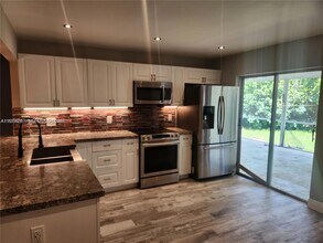 107 18th Ave S in Lake Worth Beach, FL - Building Photo - Building Photo