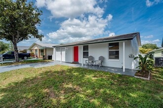 1018 Osprey Ct in Dunedin, FL - Building Photo - Building Photo
