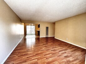 1601 Vía Mirada in Fullerton, CA - Building Photo