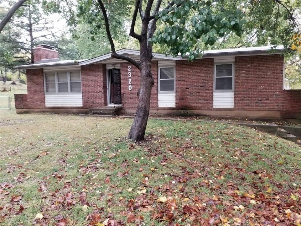 2320 N 73rd Terrace in Kansas City, KS - Foto de edificio