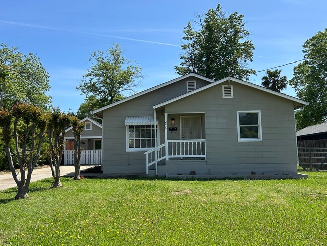 property at 2477 Baldwin Ave