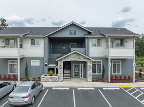 Crestview Crossing Apartments in Newberg, OR - Building Photo - Building Photo