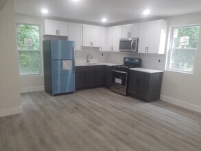 193 Seymour Ave, Unit 1 in Newark, NJ - Foto de edificio - Building Photo