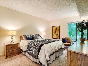 6287 Bahia del Mar Cir, Unit Waterfront Isla Del Sol in St. Petersburg, FL - Building Photo - Building Photo
