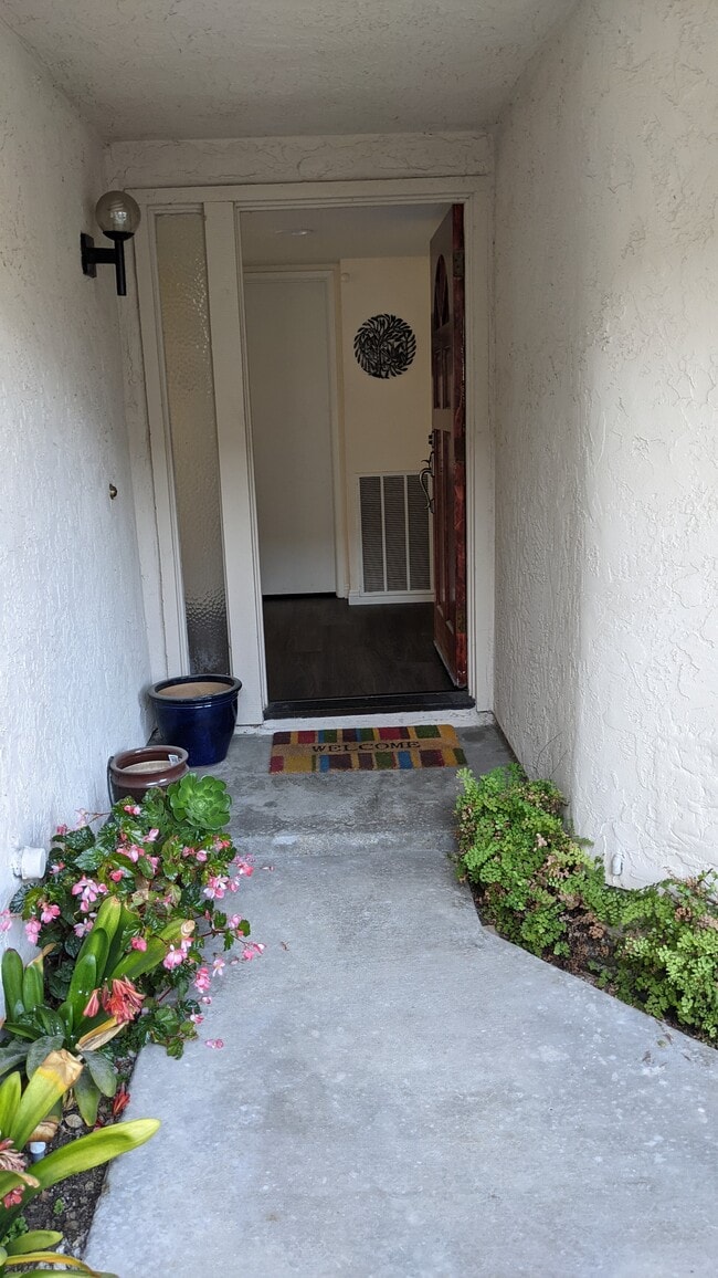 9580 Hiker Hill Rd in San Diego, CA - Foto de edificio - Building Photo