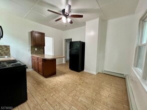 420 Lakeview Ave in Clifton, NJ - Building Photo - Building Photo