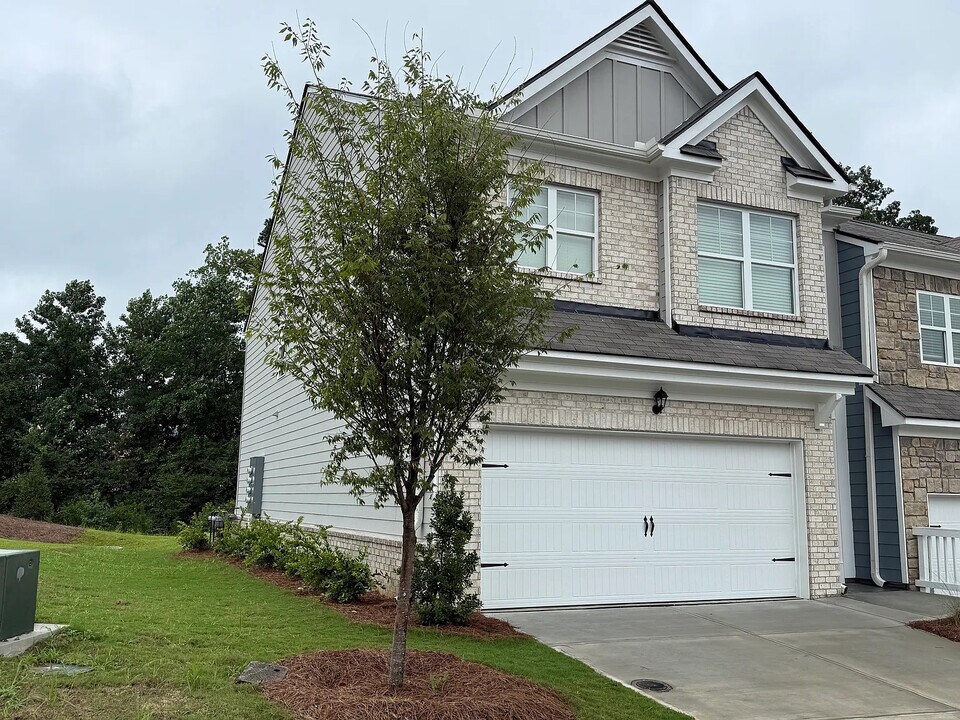 Room in Townhome on Greyton Dr in Buford, GA - Building Photo