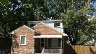 344 W Goulson Ave in Hazel Park, MI - Building Photo