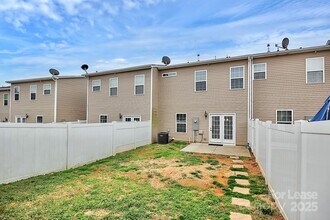 6826 Colonial Garden Dr in Huntersville, NC - Building Photo - Building Photo